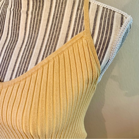 Kendall & Kylie Crop Top Small Gold Ribbed V-Neck Rayon Nylon Thin Straps EUC - Picture 6 of 12